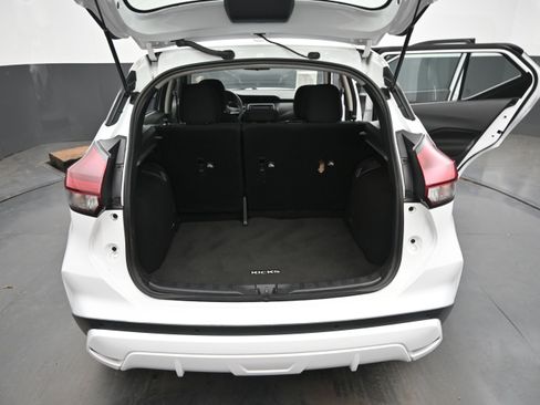 Used 2021 Nissan Kicks S FWD image 12