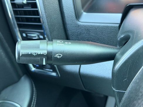 Used 2018 RAM 1500 Laramie image 36