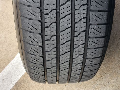 Used 2022 Ford F150 Lightning Lariat image 12