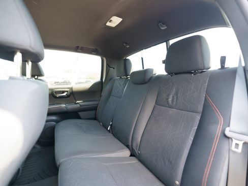 Used 2016 Toyota Tacoma TRD Off-Road w/ Premium & Technology Package RWD image 9