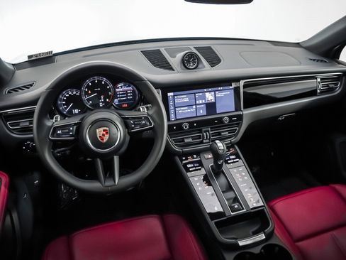 Certified 2025 Porsche Macan image 19