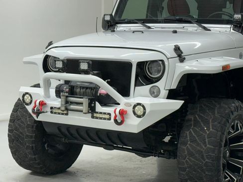 Used 2018 Jeep Wrangler Unlimited Sport S image 9