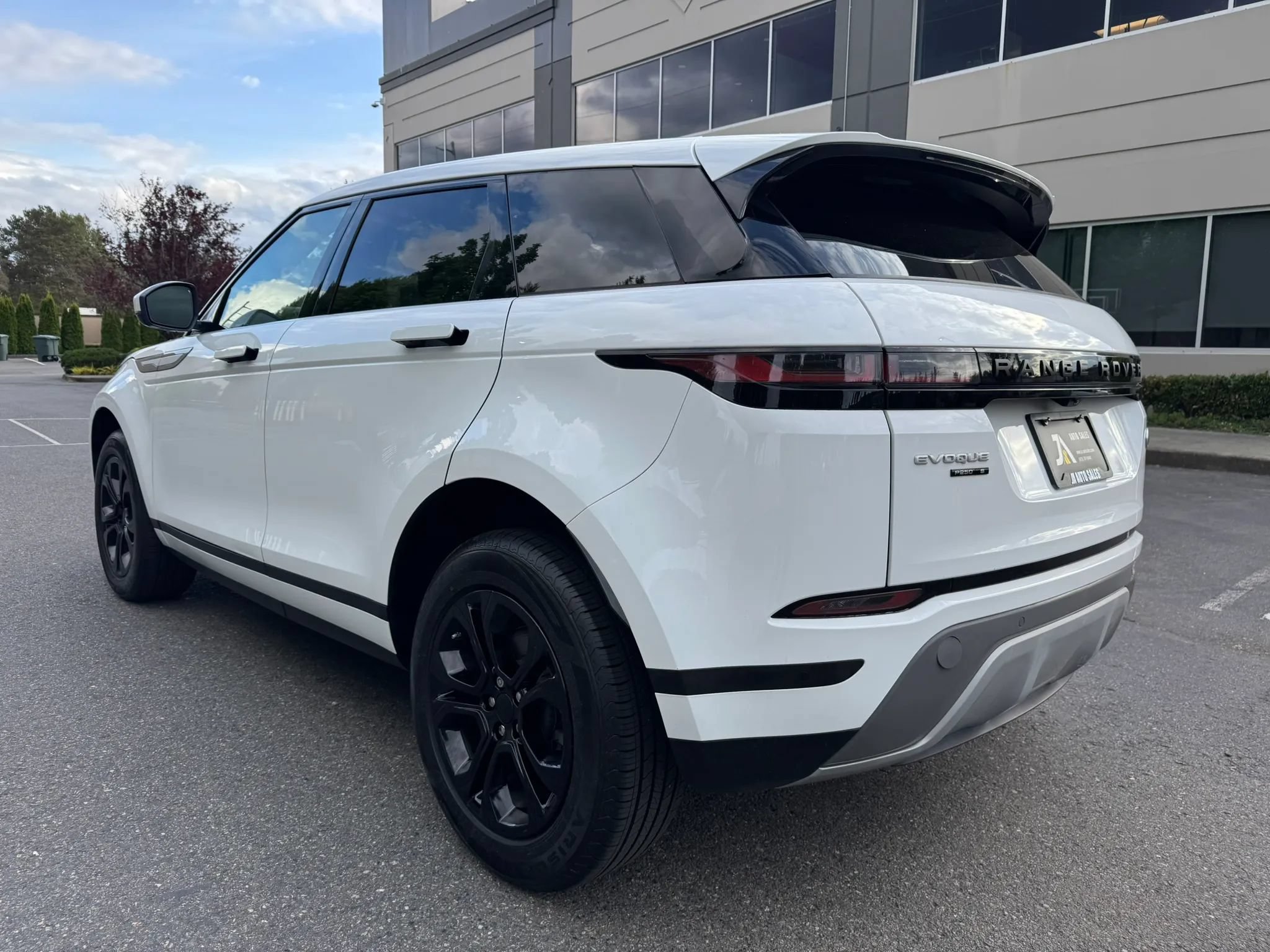 Used 2020 Land Rover Range Rover Evoque S AWD/4WD image 8