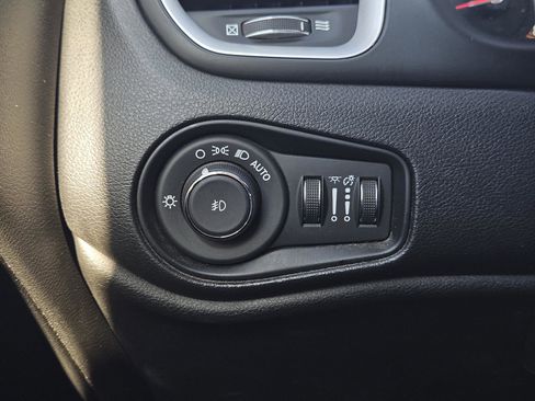 Used 2021 Jeep Renegade Latitude image 24