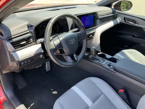 Used 2025 Toyota Camry SE w/ Convenience Package FWD image 10