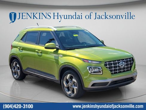 Used 2024 Hyundai Venue SEL FWD image 1