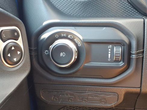 Used 2024 Jeep Wrangler Unlimited Rubicon AWD/4WD image 15