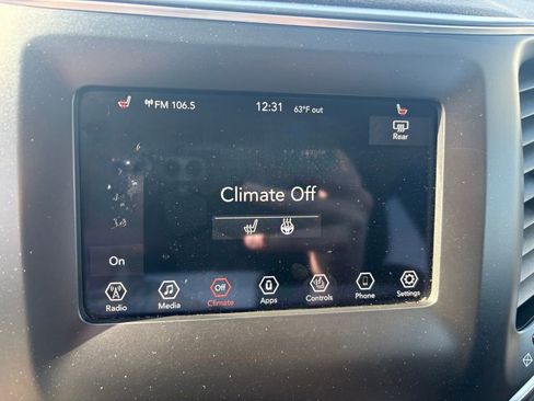 Used 2019 Jeep Cherokee Latitude w/ Cold Weather Group image 4