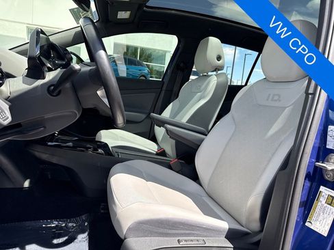 Certified 2022 Volkswagen ID.4 Pro S w/ Gradient Package AWD/4WD image 9