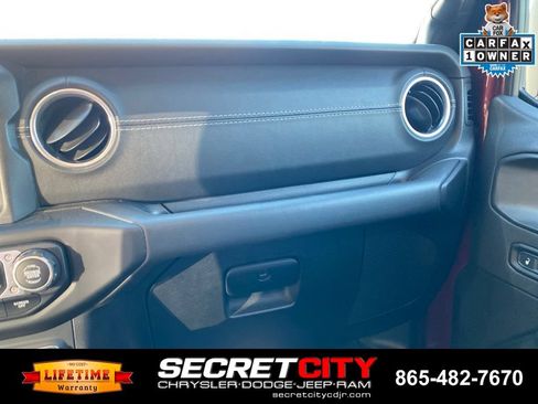 Used 2021 Jeep Gladiator Overland AWD/4WD image 14