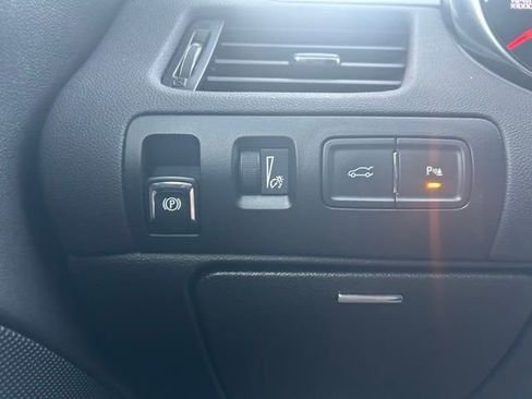 Used 2016 Chevrolet Impala LT w/ Convenience Package image 20