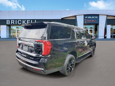 Used 2023 GMC Yukon XL SLT w/ SLT Premium Package AWD/4WD image 3