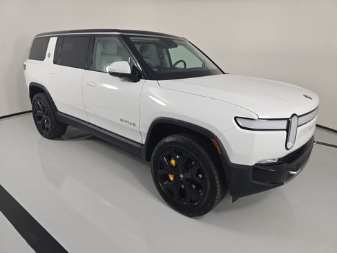Used 2024 Rivian R1S Adventure AWD/4WD image 7