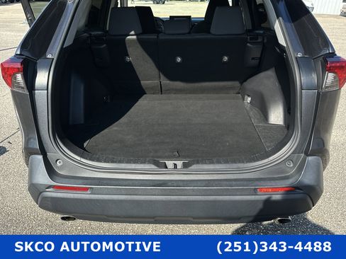 Used 2021 Toyota RAV4 XLE Premium image 20