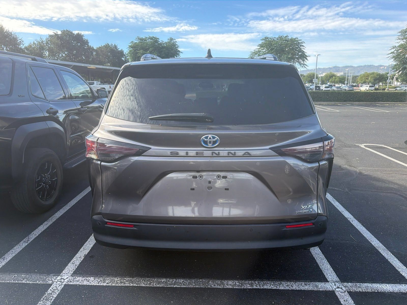 Certified 2024 Toyota Sienna XLE FWD image 7