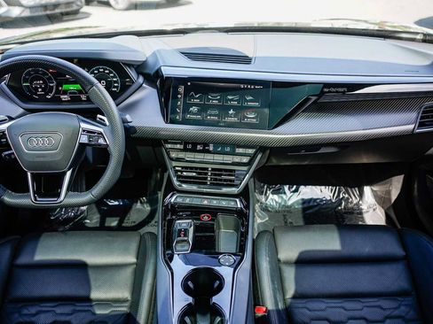 Used 2022 Audi e-tron GT Prestige w/ Prestige Package image 11