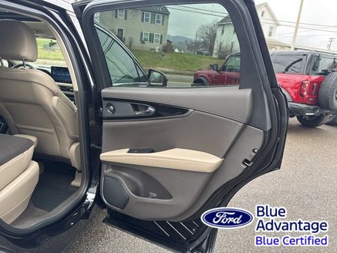 Used 2022 Lincoln Nautilus Reserve w/ Luxury Package image 31