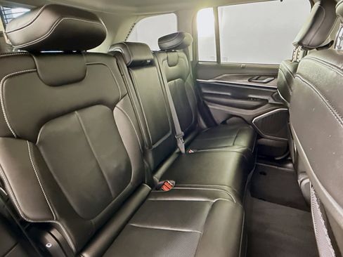 Used 2023 Jeep Grand Cherokee Limited w/ Luxury Tech Group II image 26