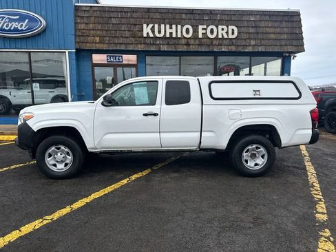Used 2020 Toyota Tacoma SR5 RWD image 2