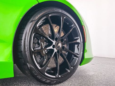 New 2025 McLaren Artura image 17