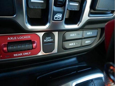 New 2025 Jeep Gladiator Willys image 19