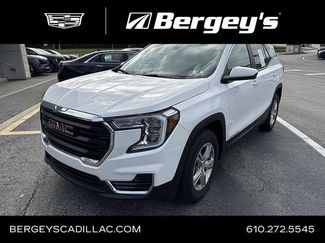Used 2024 GMC Terrain SLE image 1