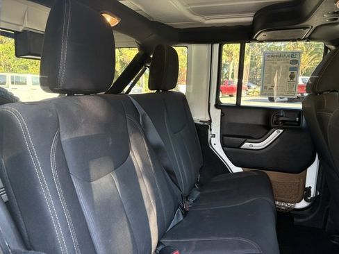 Used 2016 Jeep Wrangler Unlimited Rubicon w/ Connectivity Group image 27