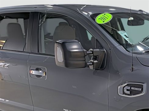 Used 2017 Nissan Titan SV image 15