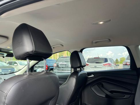 Used 2017 Ford Escape SE w/ SE Sport Appearance Package FWD image 27