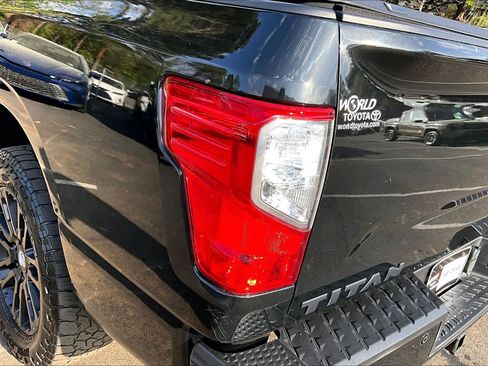 Used 2019 Nissan Titan SV w/ SV Convenience Package image 28