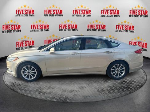 Used 2017 Ford Fusion SE w/ Fusion SE Technology Package FWD image 4