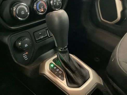 Used 2017 Jeep Renegade Latitude AWD/4WD image 22