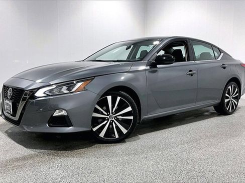 Used 2021 Nissan Altima 2.5 SR w/ SR Premium Package image 3