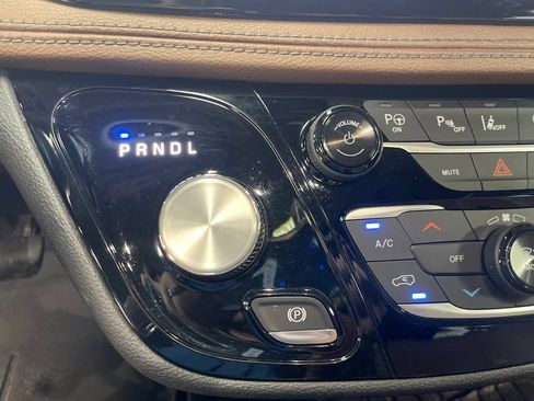 Used 2019 Chrysler Pacifica Limited w/ Advanced Safetytec Group FWD image 22