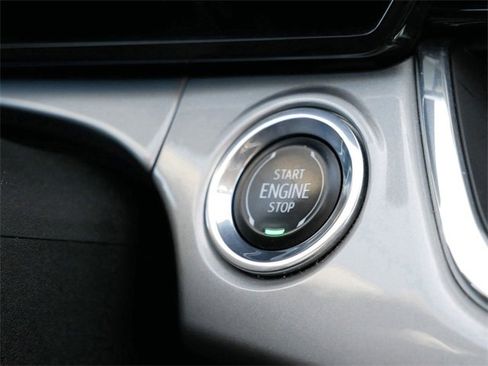 Used 2024 Chevrolet Trax LT w/ Sunroof Package image 26