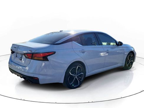 Used 2024 Nissan Altima 2.5 SR w/ SR Premium Package image 4