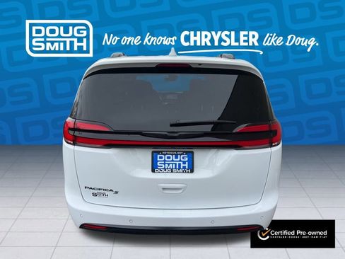 Used 2021 Chrysler Pacifica Touring-L w/ S Appearance Package image 6