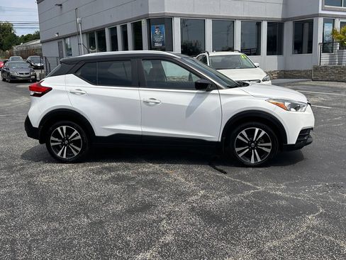 Used 2018 Nissan Kicks SV FWD image 5