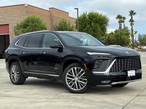 Used 2026 Buick Enclave Avenir w/ Super Cruise Package FWD image 2