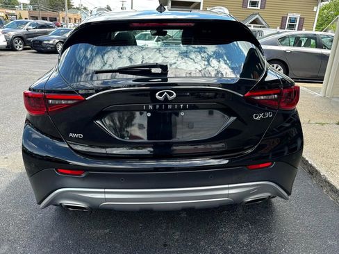 Used 2017 INFINITI QX30 Premium w/ Navigation Package image 5
