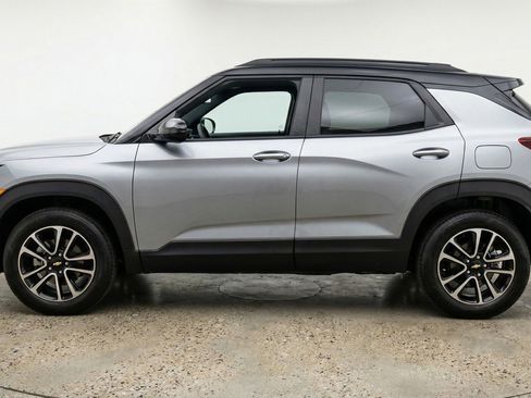 Used 2025 Chevrolet TrailBlazer LT w/ Driver Confidence Package image 5