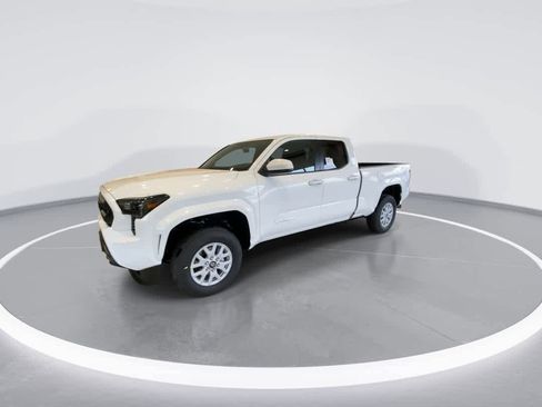 Used 2026 Toyota Tacoma SR5 image 4