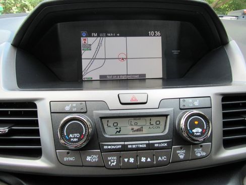 Used 2016 Honda Odyssey Touring Elite image 22