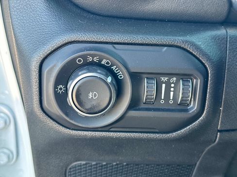Used 2019 Jeep Wrangler Unlimited Sahara AWD/4WD image 26