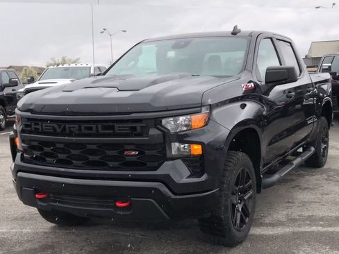 Used 2023 Chevrolet Silverado 1500 Custom Trail Boss AWD/4WD image 4