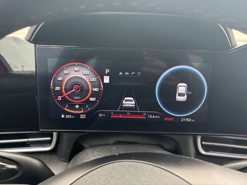 Used 2025 Hyundai Elantra Limited image 40