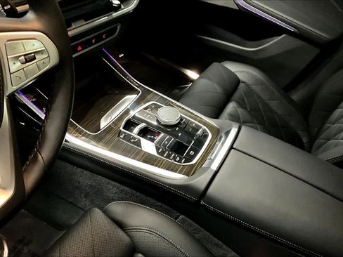 Used 2024 BMW X7 xDrive40i image 15