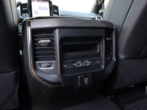 Used 2026 RAM 2500 Limited AWD/4WD image 24
