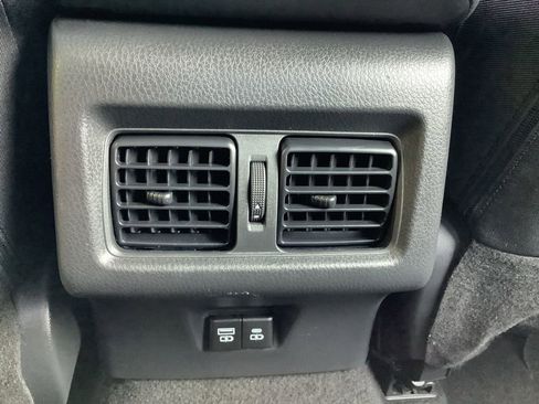 Used 2025 Toyota Camry LE image 31