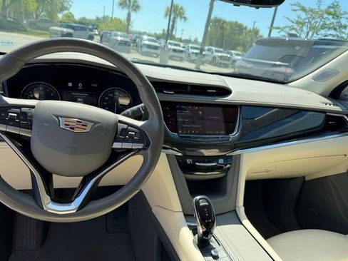 Certified 2024 Cadillac XT6 Premium Luxury w/ Technology Package FWD image 13